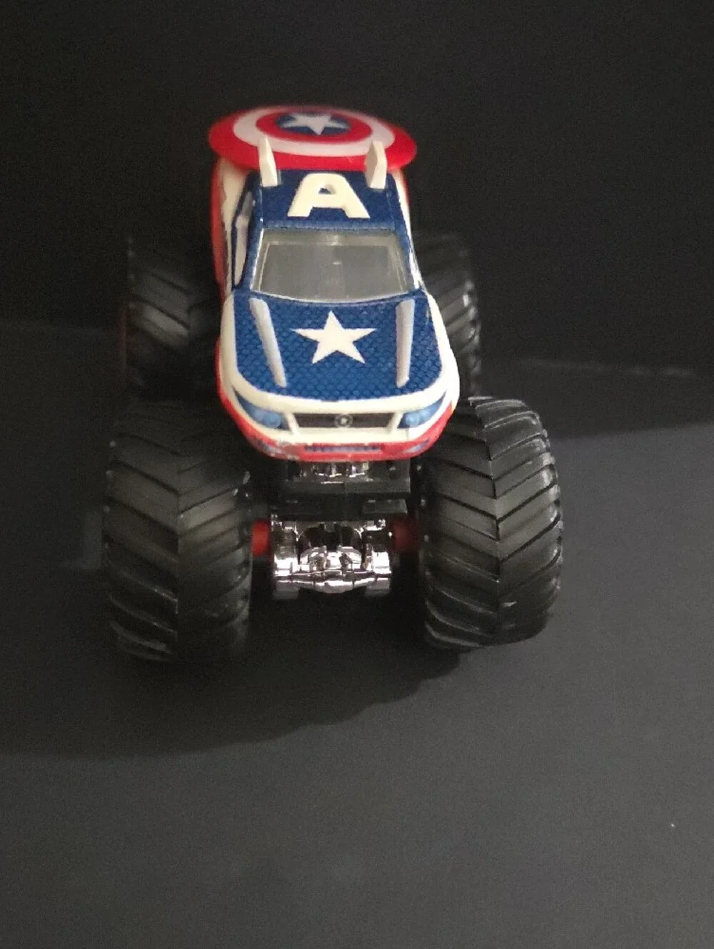Hot Wheels Captain America Red, White & Blue Monster Truck